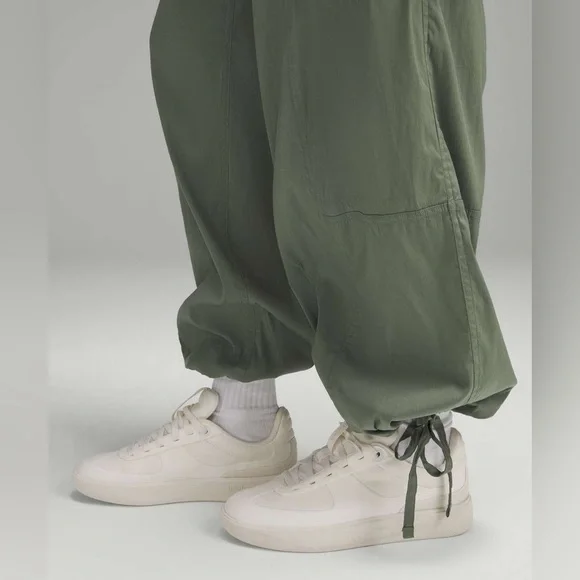 Lululemon✨LIKE NEW✨Lightweight Adjustable Mid-Rise Cargo Pant✨Grey Eucalyptus✨L - Picture 6 of 9